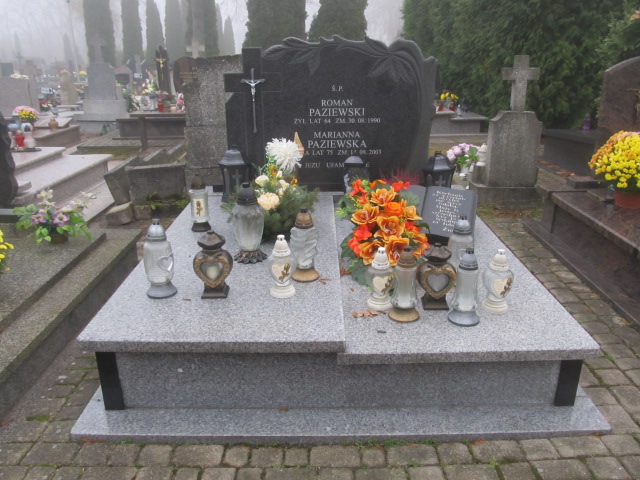 Grób JANUSZ PAZIEWSKI