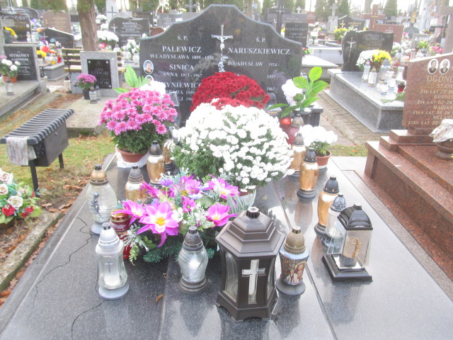 Grób BARBARA HRYNIEWICKA