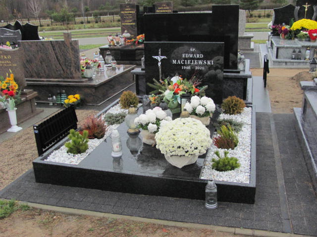 Grób EDWARD MACIEJEWSKI